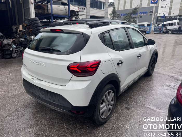 Dacia Sandero Stepway 3 Çıkma Beyaz Bagaj Kapağı